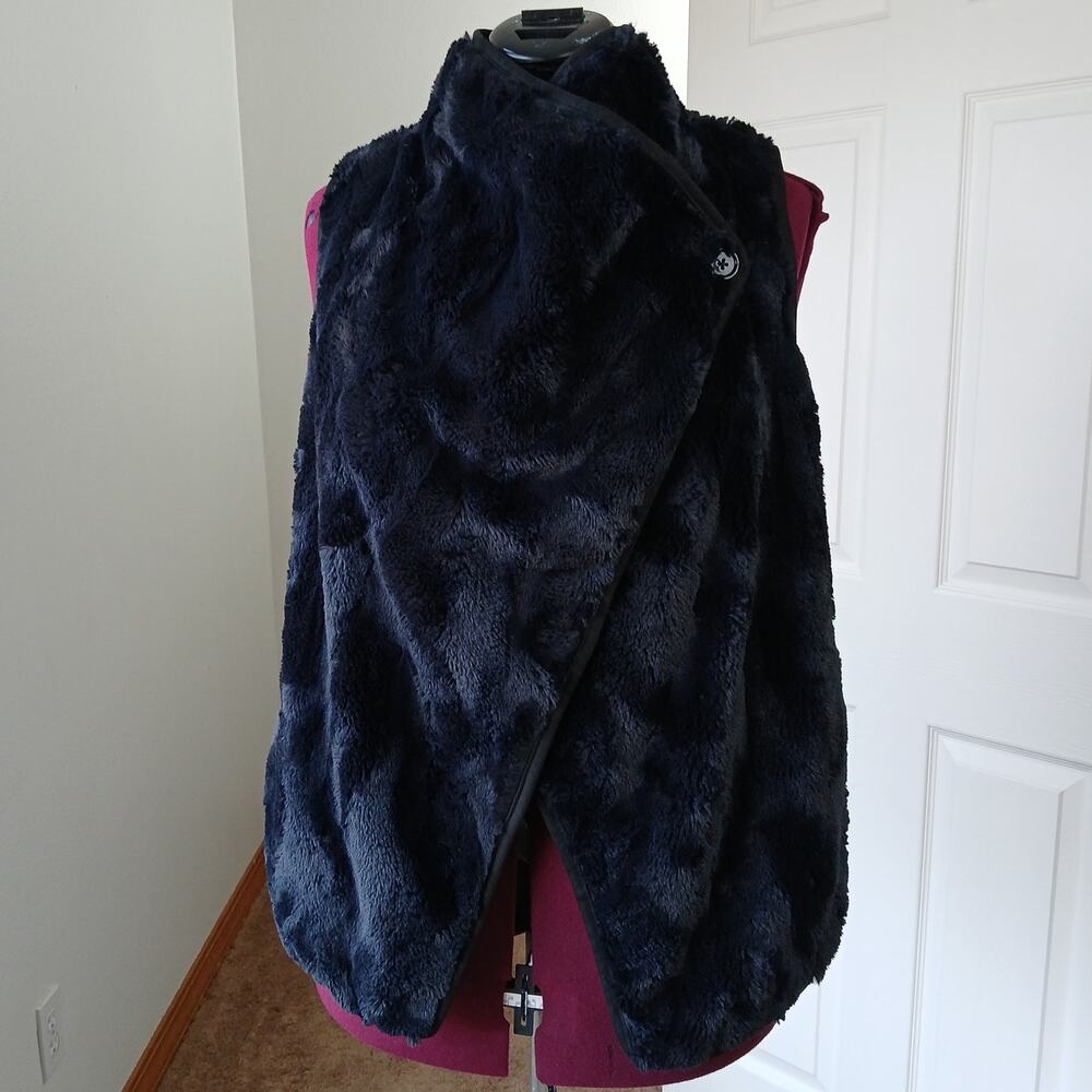 Jack by BB Dakota Black Faux Fur Vest Small sleeveless jacket coat pockets soft - Picture 6 of 15